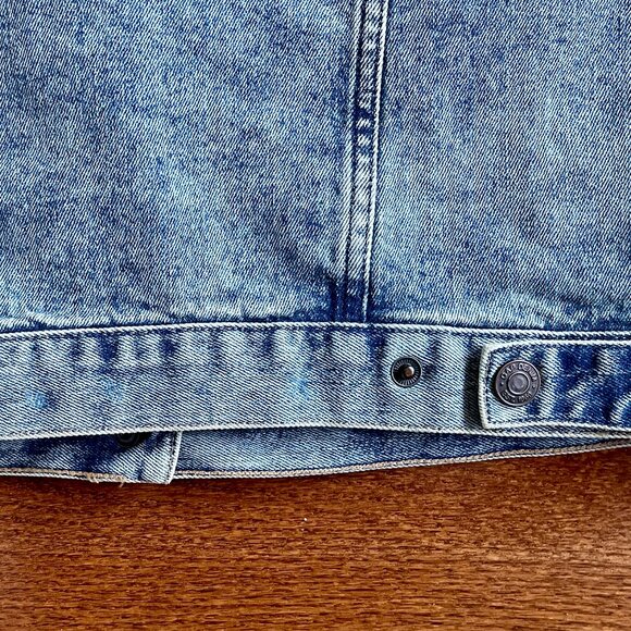 GAP Women's Small Light-Wash Jean Jacket with Sherpa Collar - Picture 6 of 6